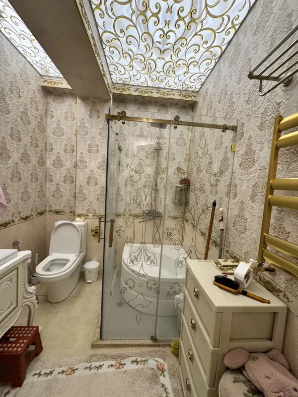 Satılır 3 otaqlı mənzil 135 m²