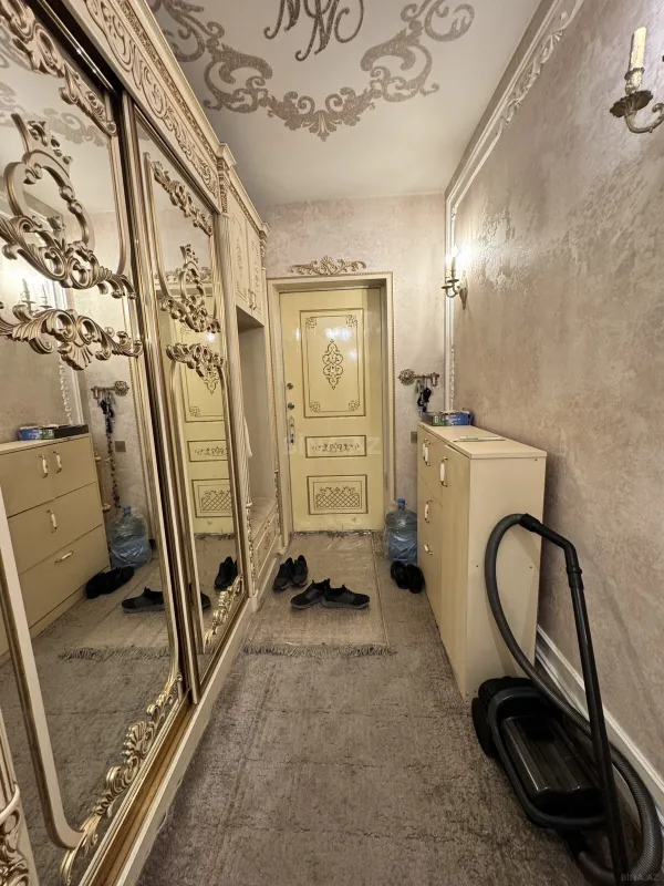 Satılır 3 otaqlı mənzil 135 m²