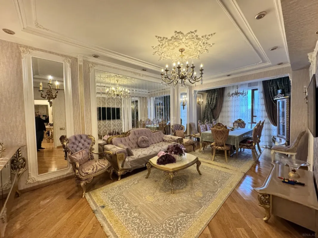 Satılır 3 otaqlı mənzil 135 m²