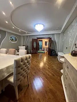 Satılır 3 otaqlı mənzil 150 m²
