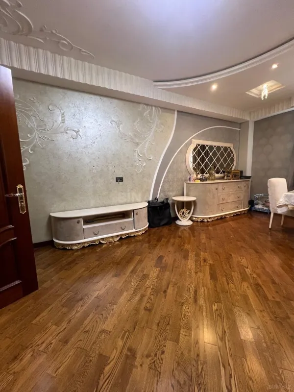 Satılır 3 otaqlı mənzil 150 m²