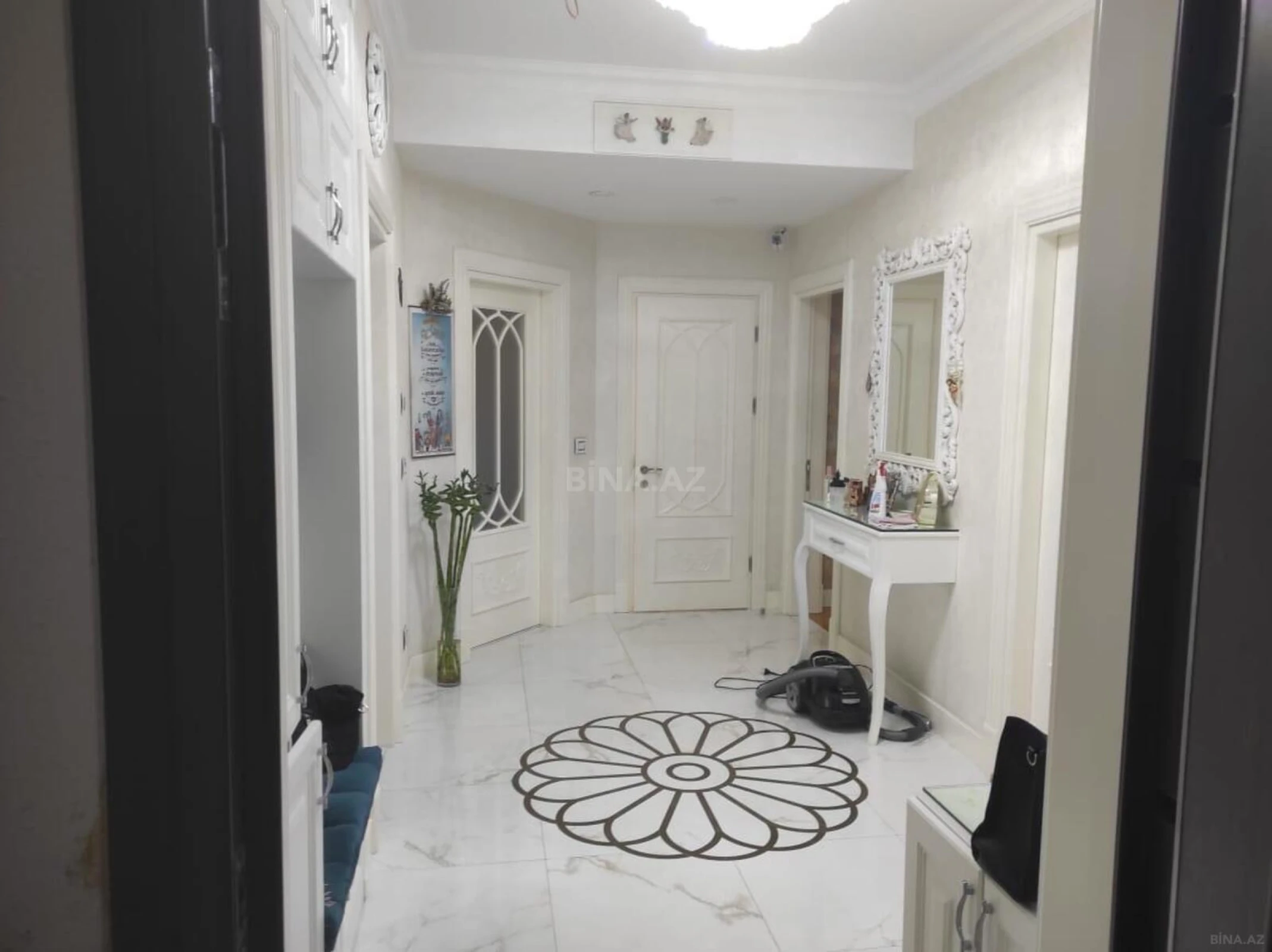 Satılır 3 otaqlı mənzil 131 m²
