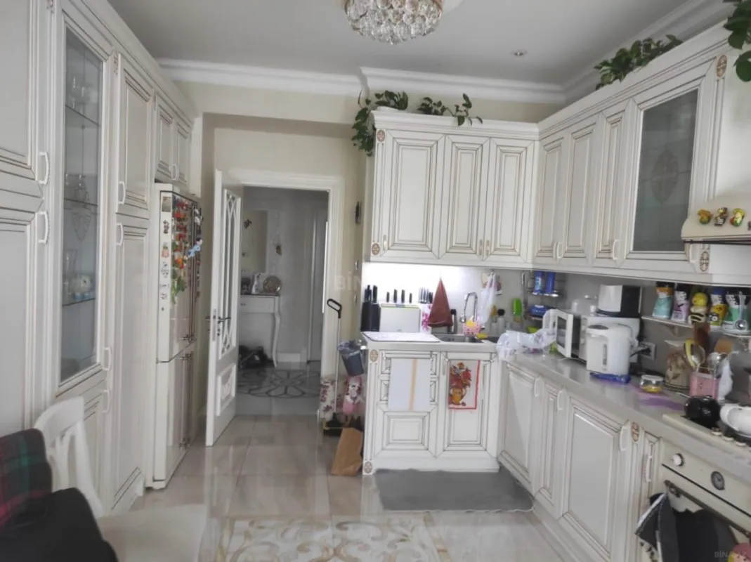 Satılır 3 otaqlı mənzil 131 m²