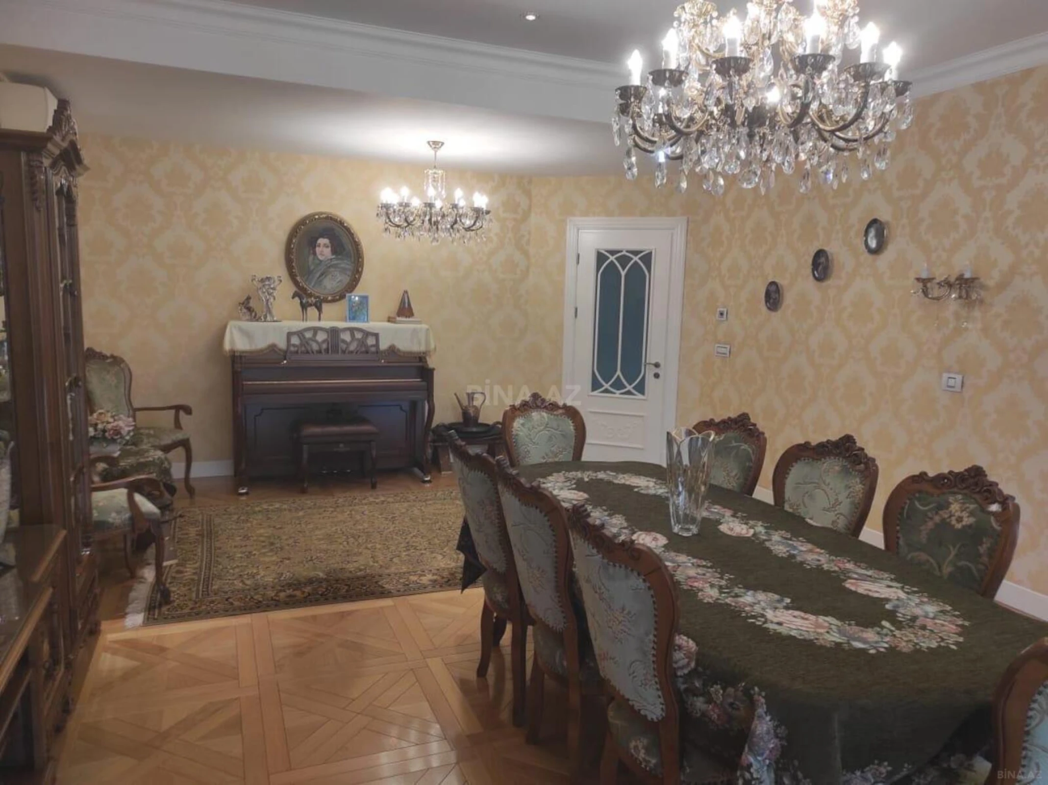 Satılır 3 otaqlı mənzil 131 m²