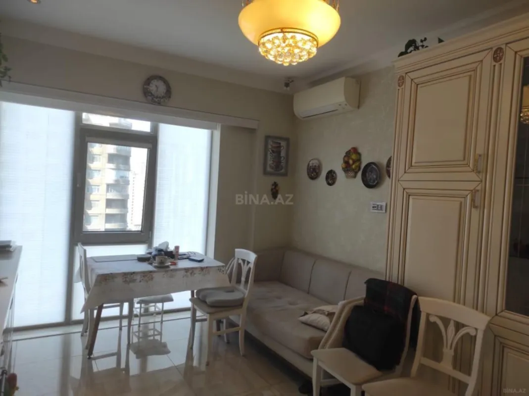 Satılır 3 otaqlı mənzil 131 m²