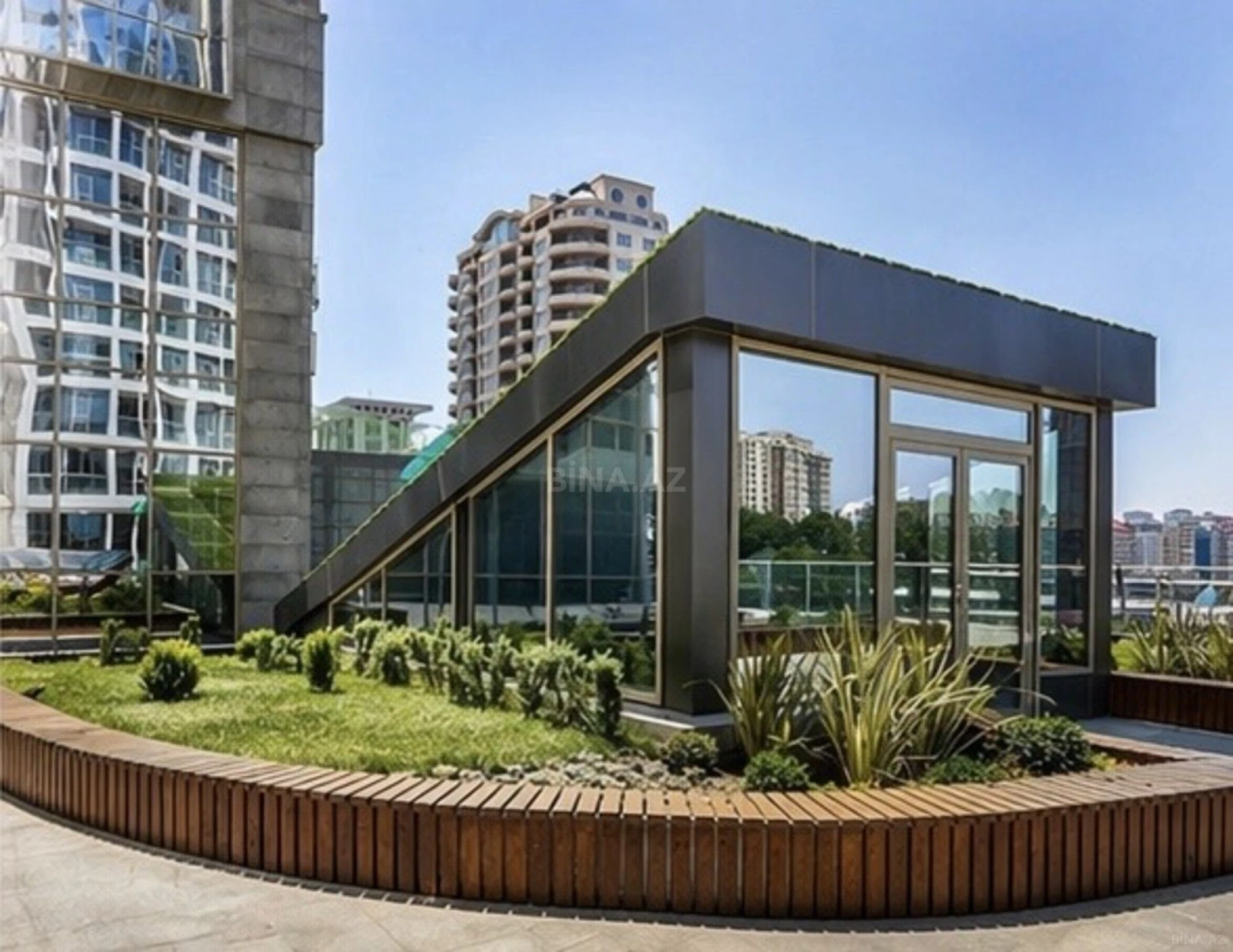 Satılır 3 otaqlı mənzil 131 m²