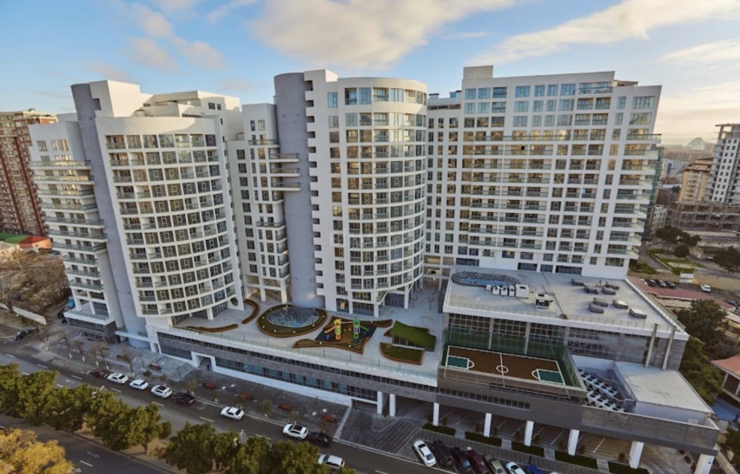 Satılır 3 otaqlı mənzil 131 m²