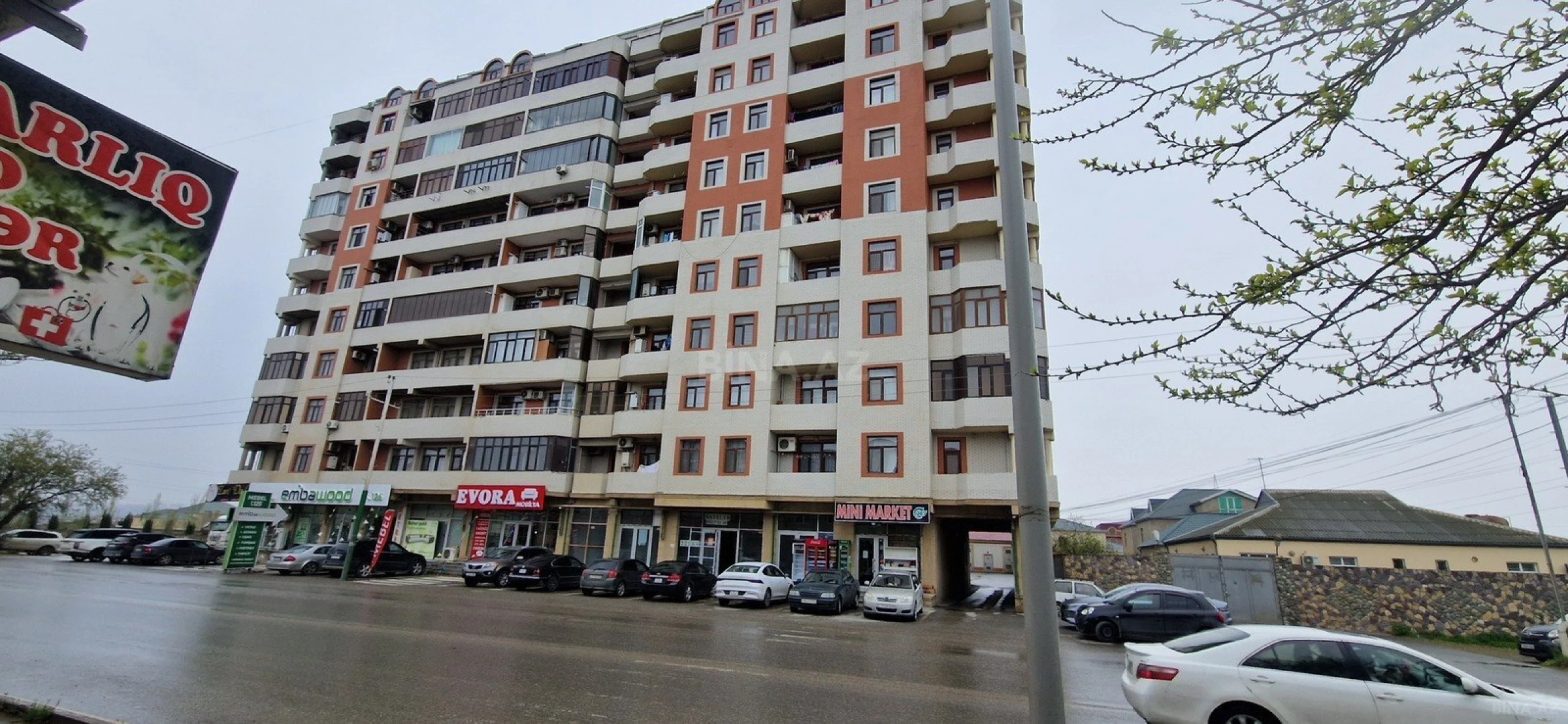 Satılır 3 otaqlı mənzil 137 m²