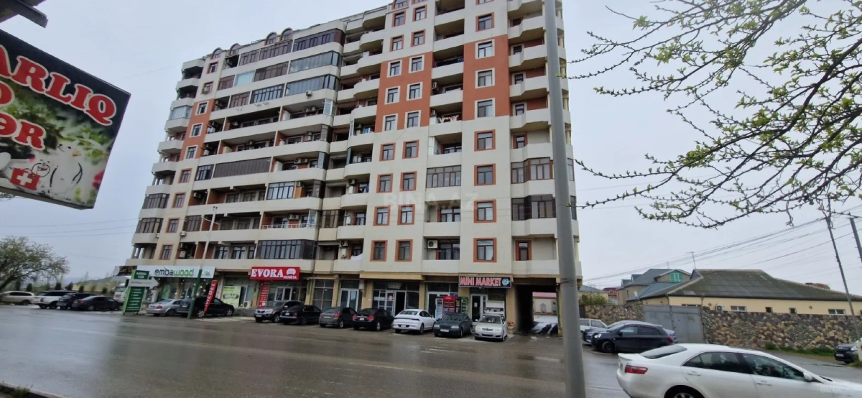 Satılır 3 otaqlı mənzil 137 m²