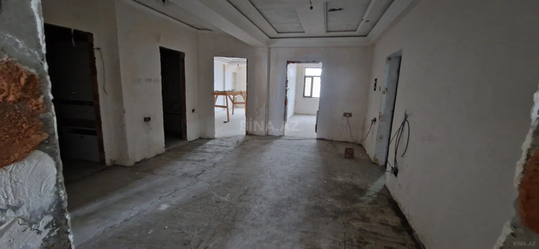 Satılır 3 otaqlı mənzil 137 m²