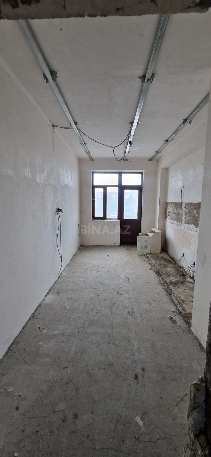 Satılır 3 otaqlı mənzil 137 m²