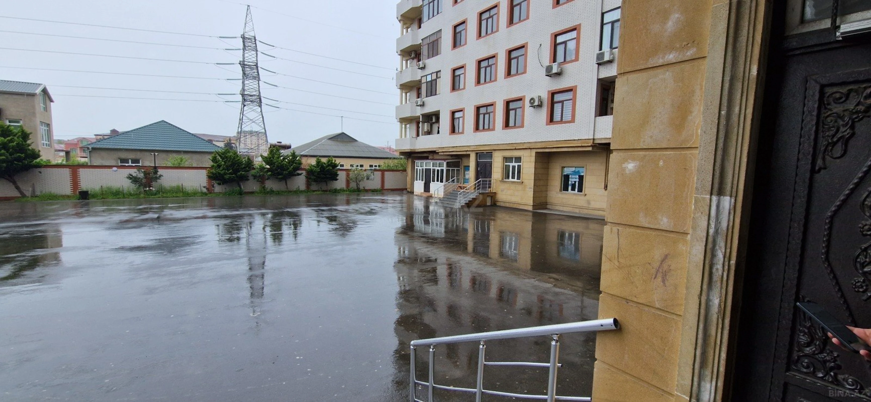 Satılır 3 otaqlı mənzil 137 m²