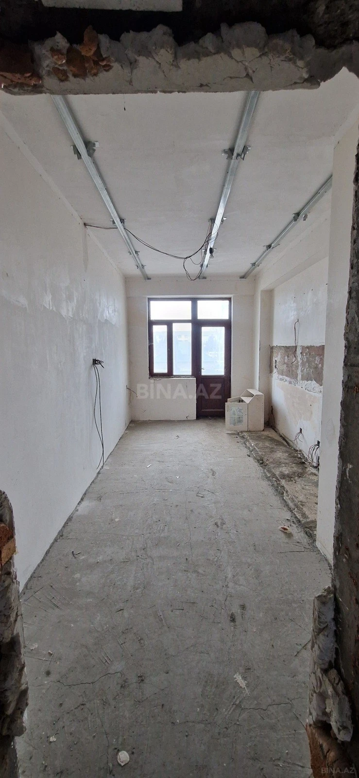 Satılır 3 otaqlı mənzil 137 m²
