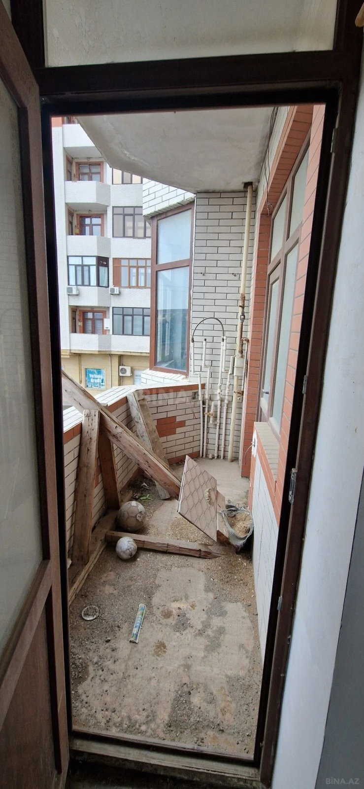 Satılır 3 otaqlı mənzil 137 m²