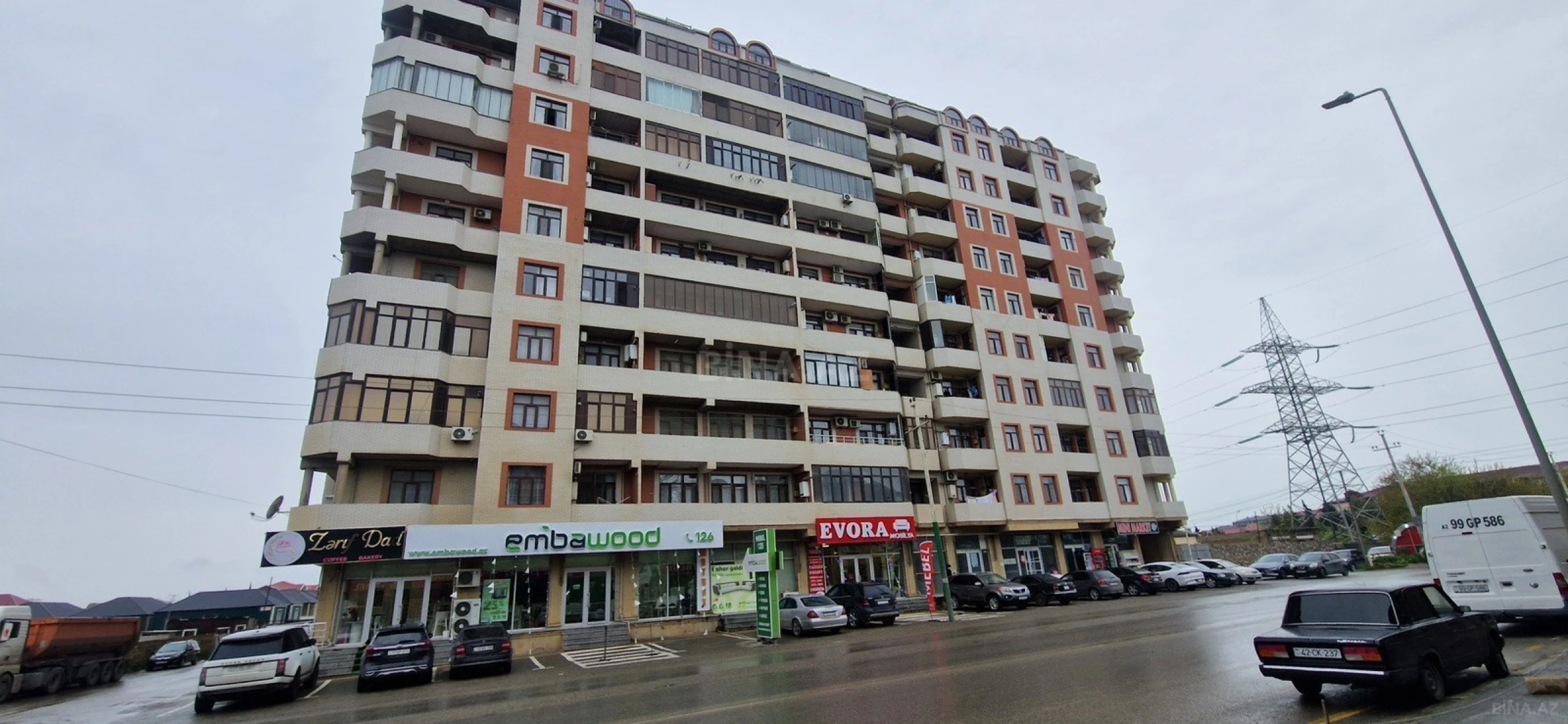 Satılır 3 otaqlı mənzil 137 m²