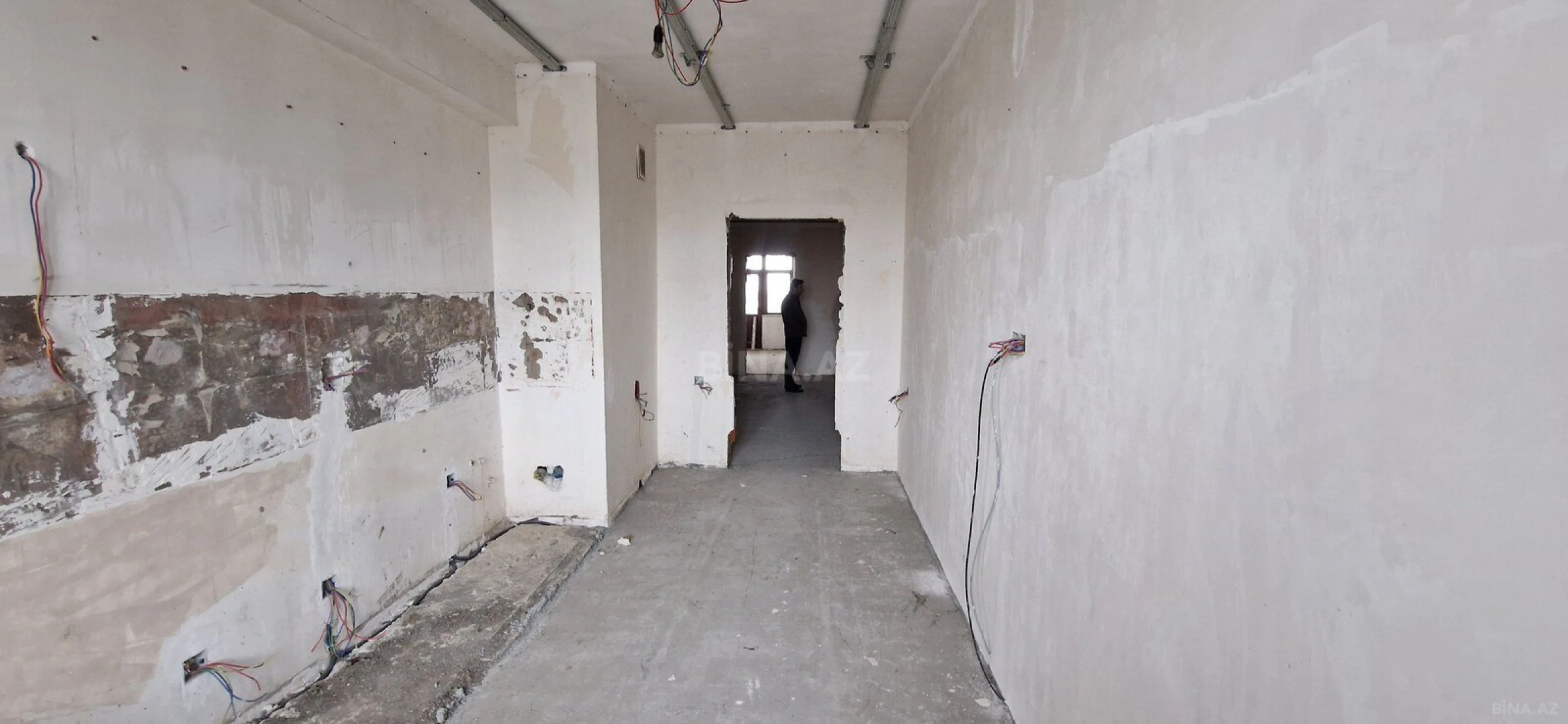 Satılır 3 otaqlı mənzil 137 m²
