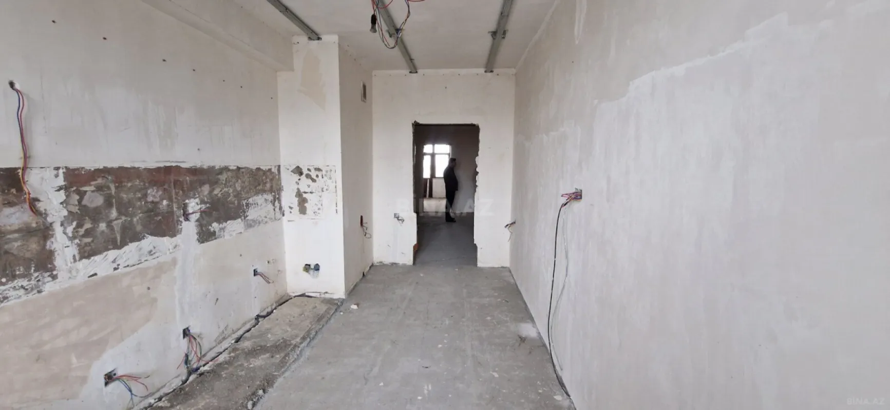 Satılır 3 otaqlı mənzil 137 m²