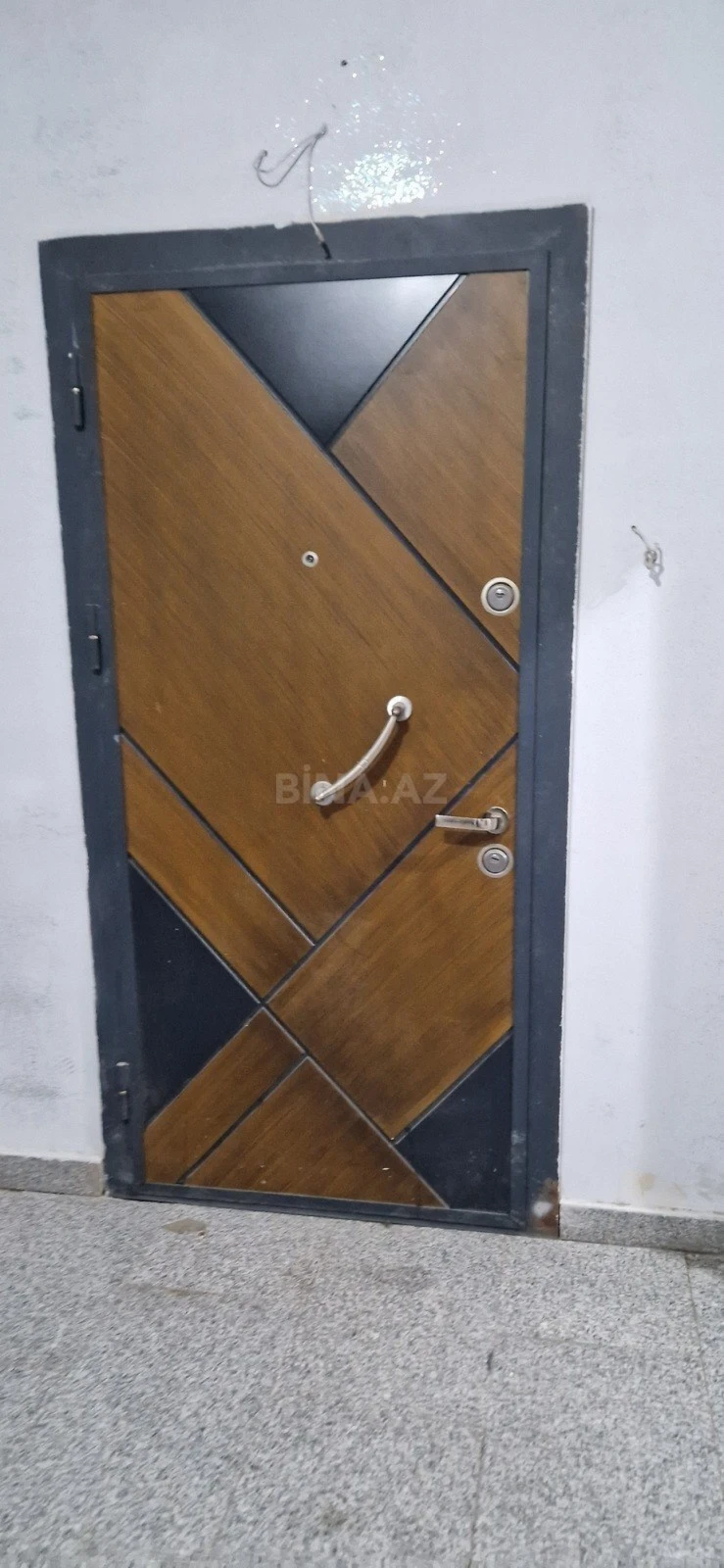 Satılır 3 otaqlı mənzil 137 m²