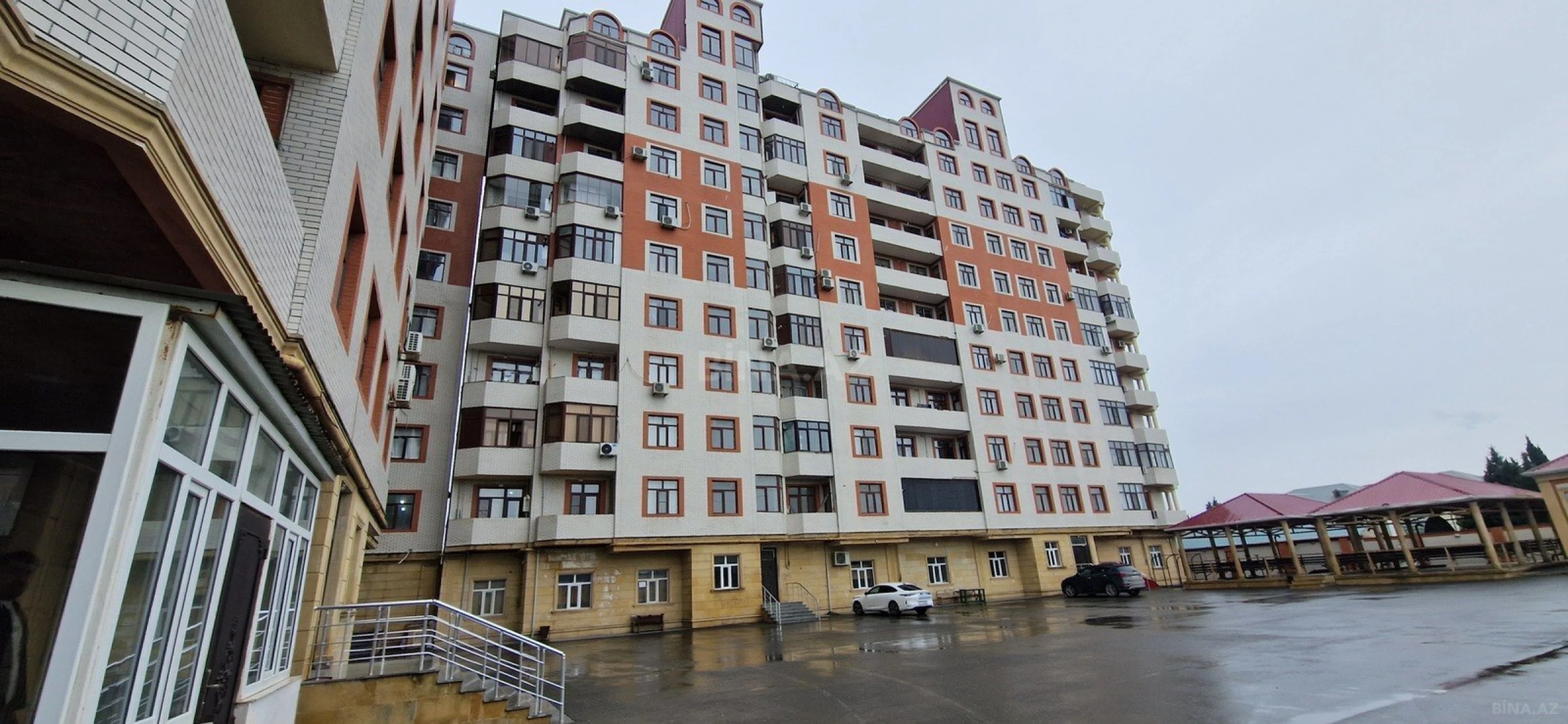 Satılır 3 otaqlı mənzil 137 m²