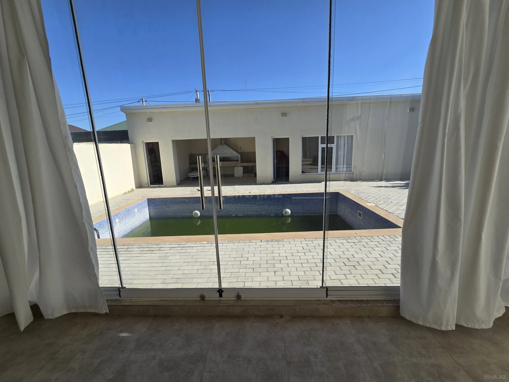 Kirayə verilir 5 otaqlı həyət evi 250 m²