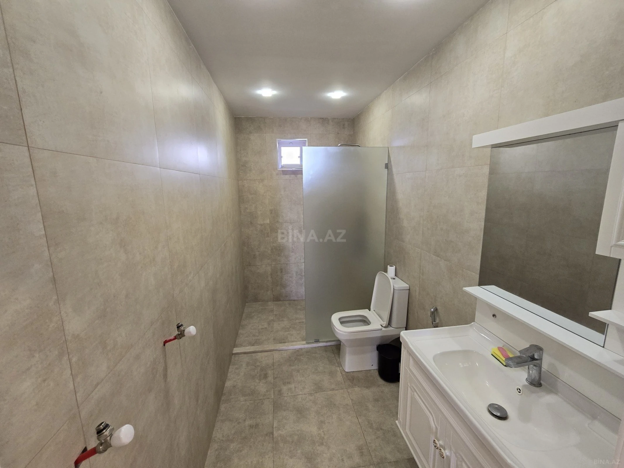 Kirayə verilir 5 otaqlı həyət evi 250 m²