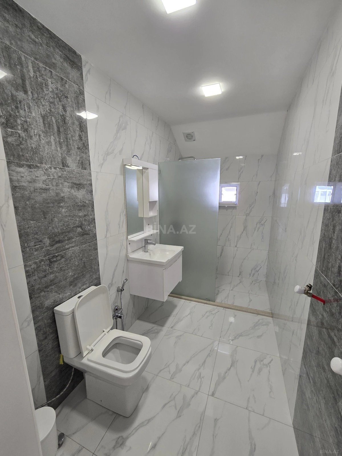 Kirayə verilir 5 otaqlı həyət evi 250 m²