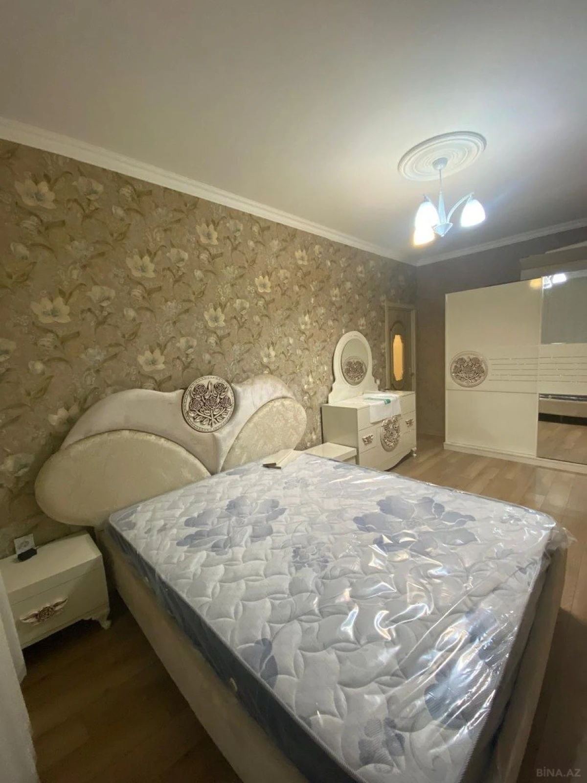 Kirayə verilir 2 otaqlı mənzil 100 m²