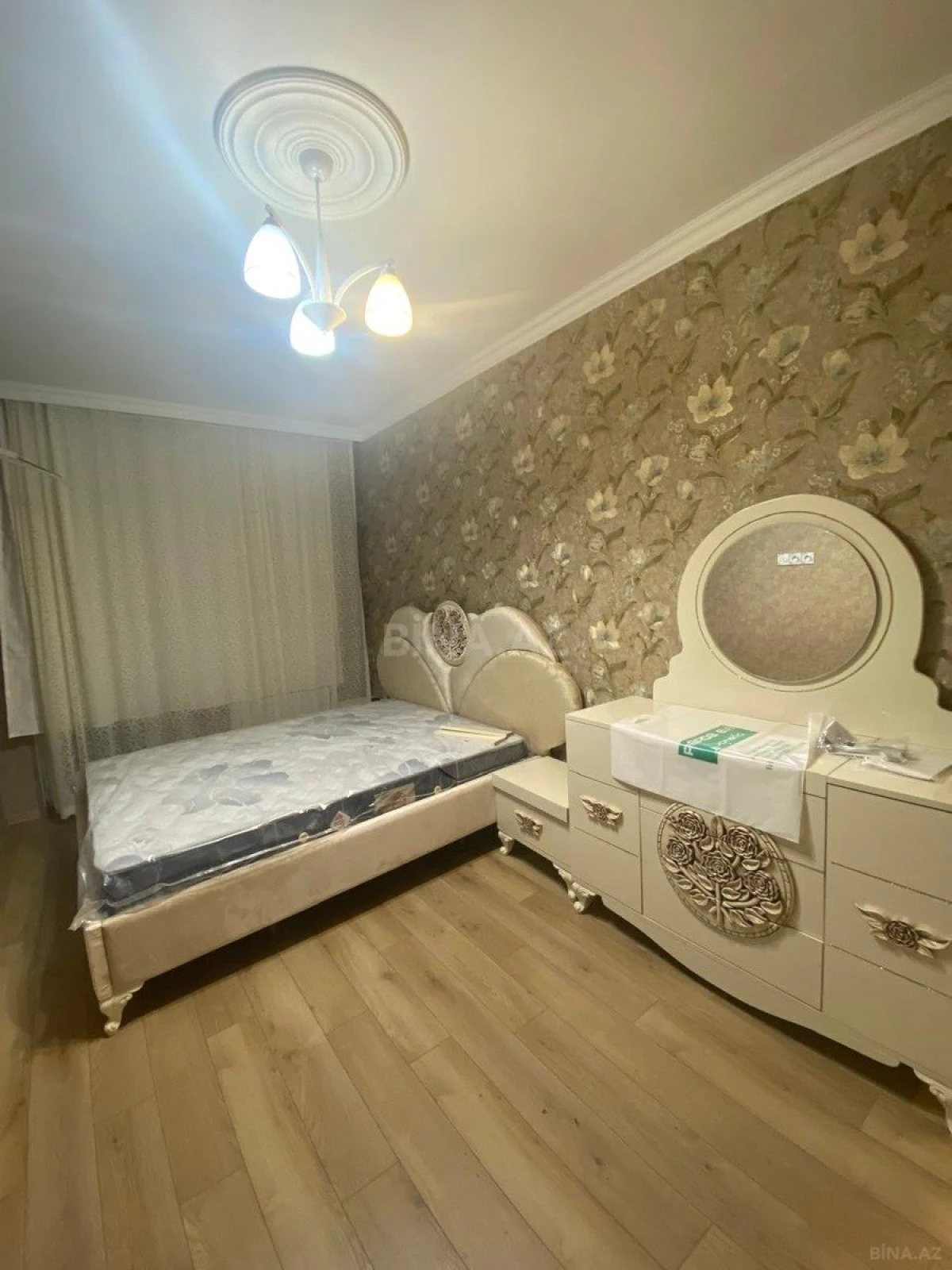Kirayə verilir 2 otaqlı mənzil 100 m²