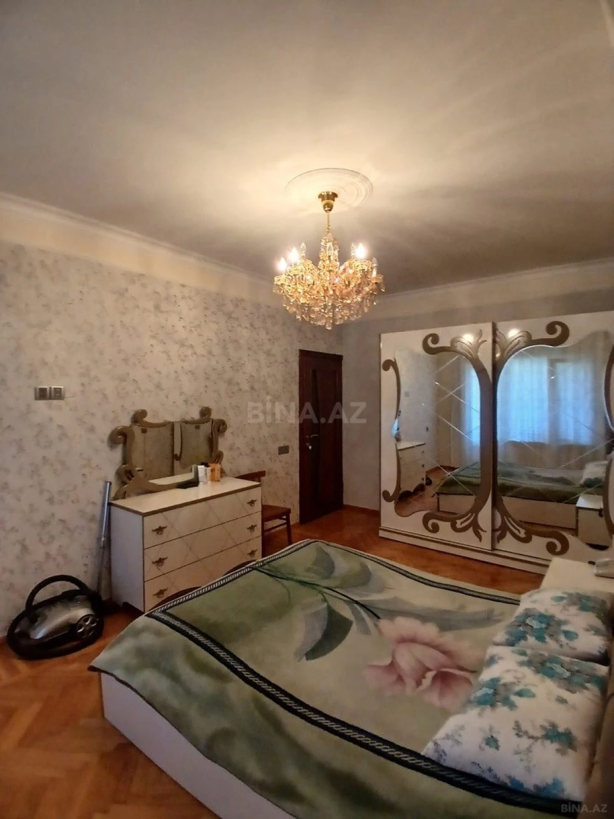 Satılır 4 otaqlı mənzil 95 m²