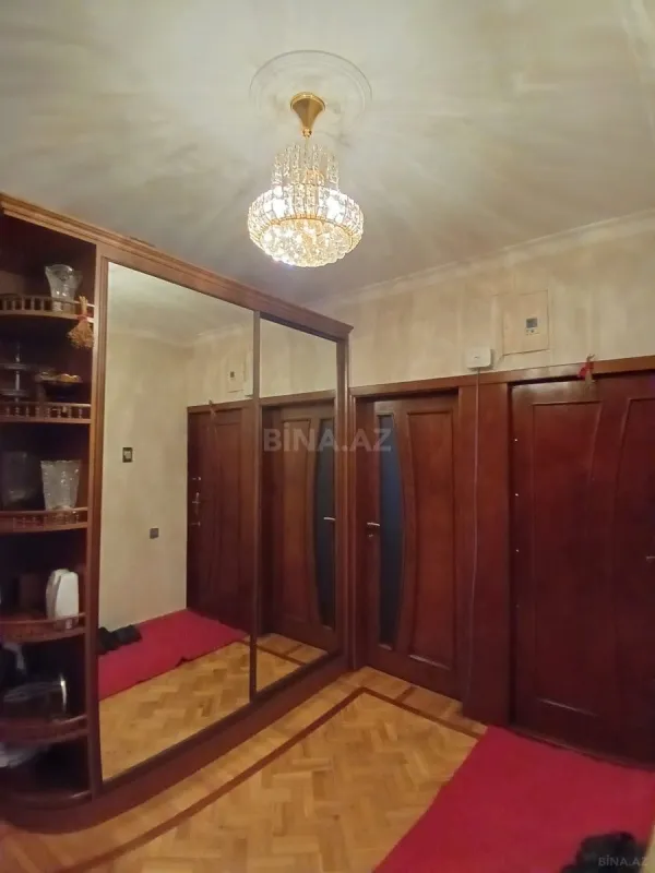 Satılır 4 otaqlı mənzil 95 m²