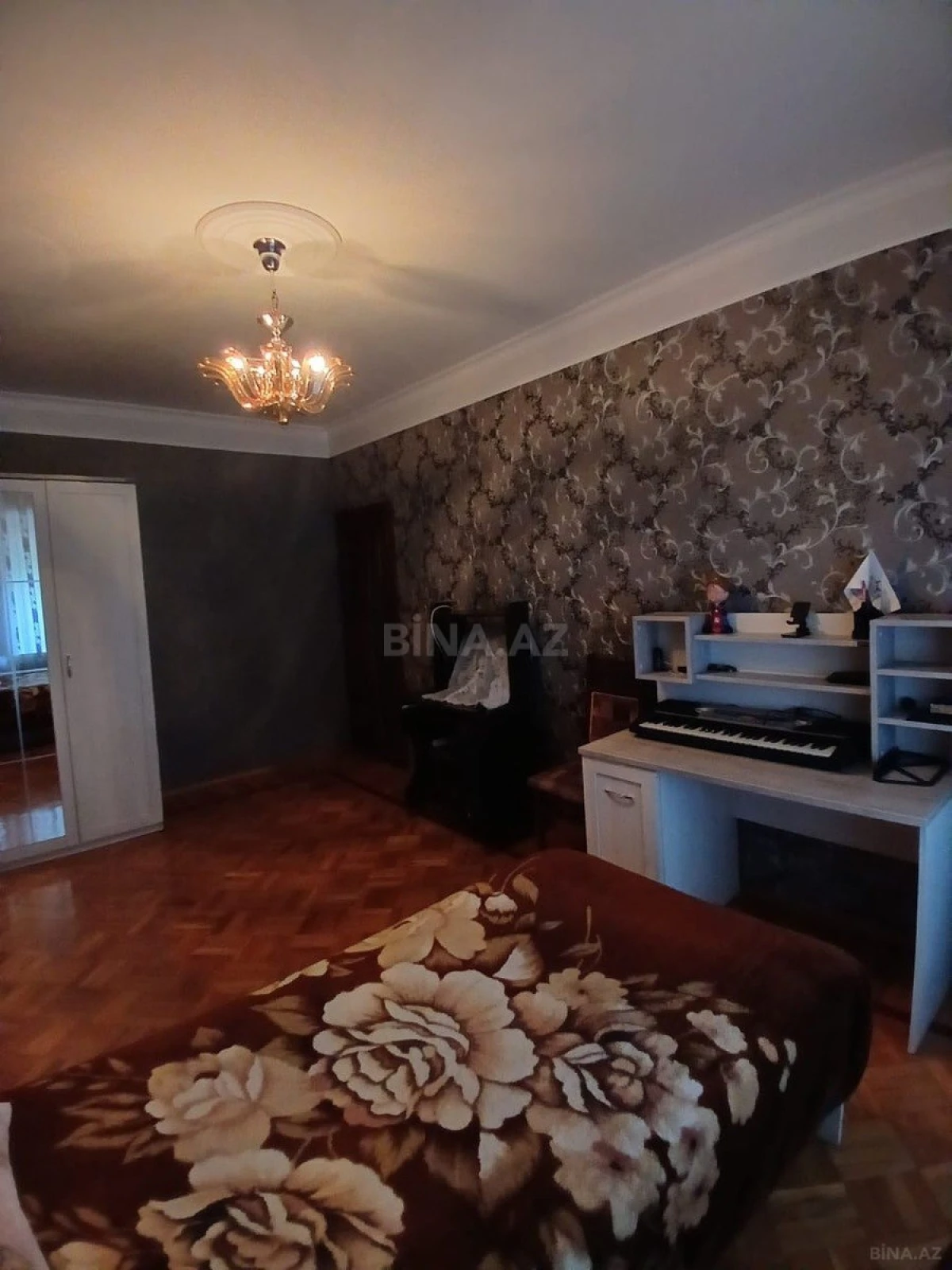 Satılır 4 otaqlı mənzil 95 m²