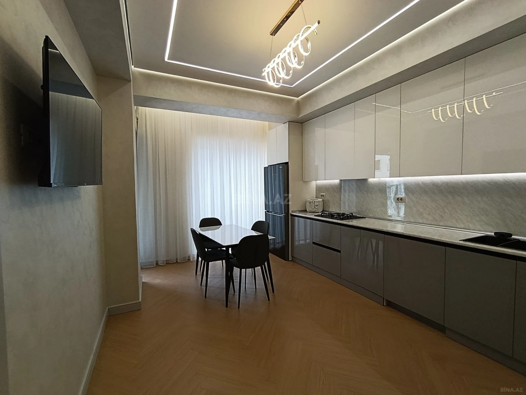 Kirayə verilir 3 otaqlı mənzil 145 m²