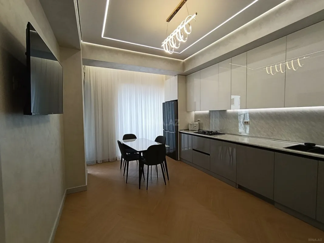 Kirayə verilir 3 otaqlı mənzil 145 m²