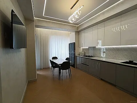 Kirayə verilir 3 otaqlı mənzil 145 m²