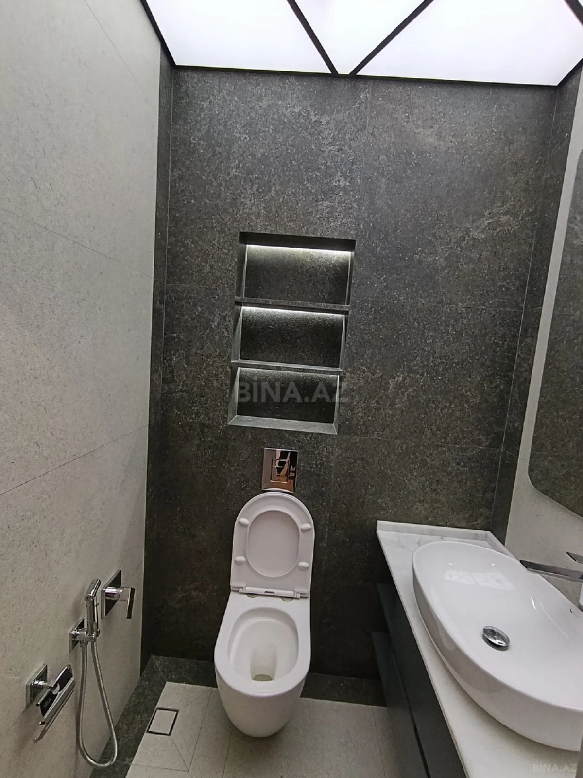 Kirayə verilir 3 otaqlı mənzil 145 m²