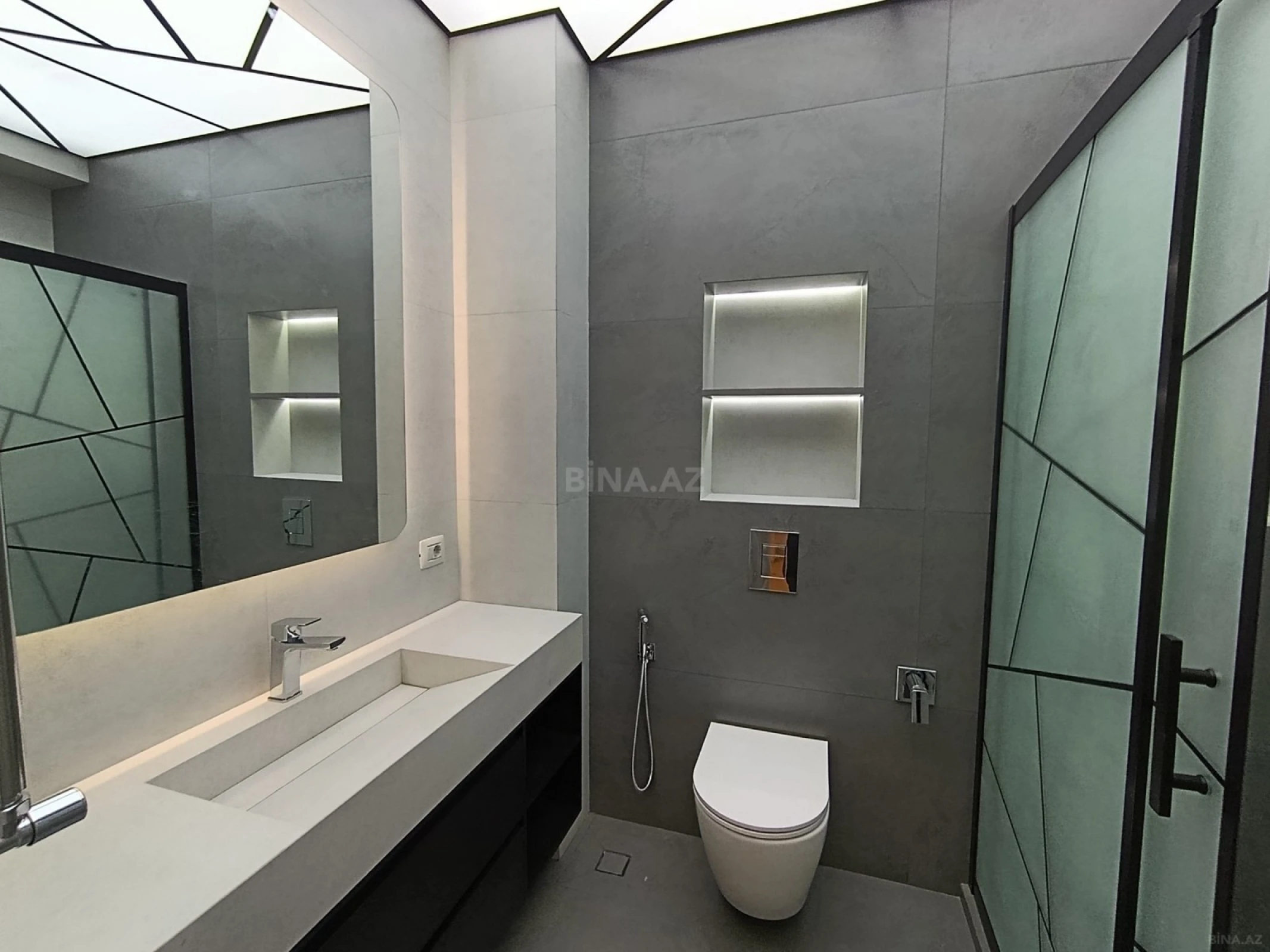 Kirayə verilir 3 otaqlı mənzil 145 m²