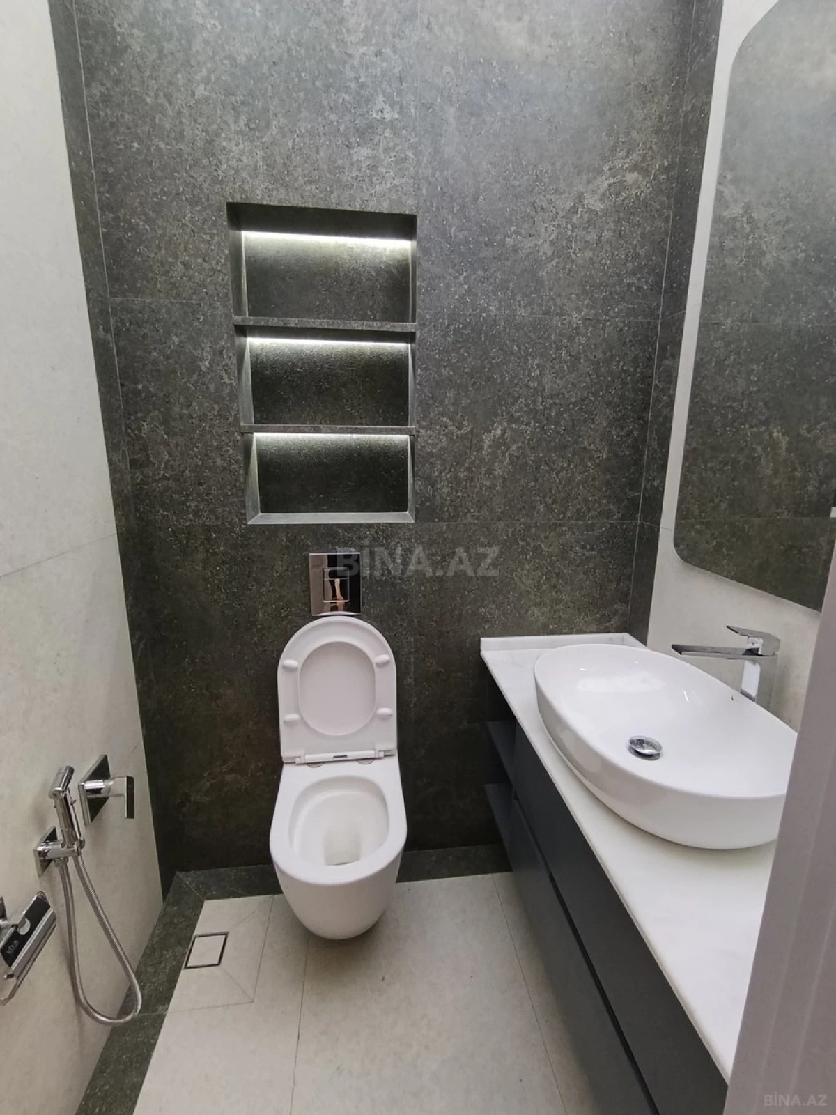 Kirayə verilir 3 otaqlı mənzil 145 m²