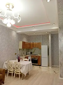 Kirayə verilir 2 otaqlı mənzil 70 m²