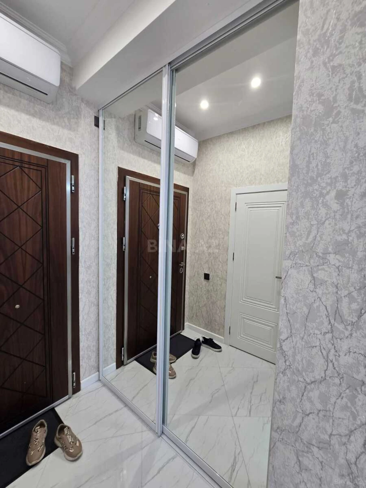 Kirayə verilir 2 otaqlı mənzil 70 m²