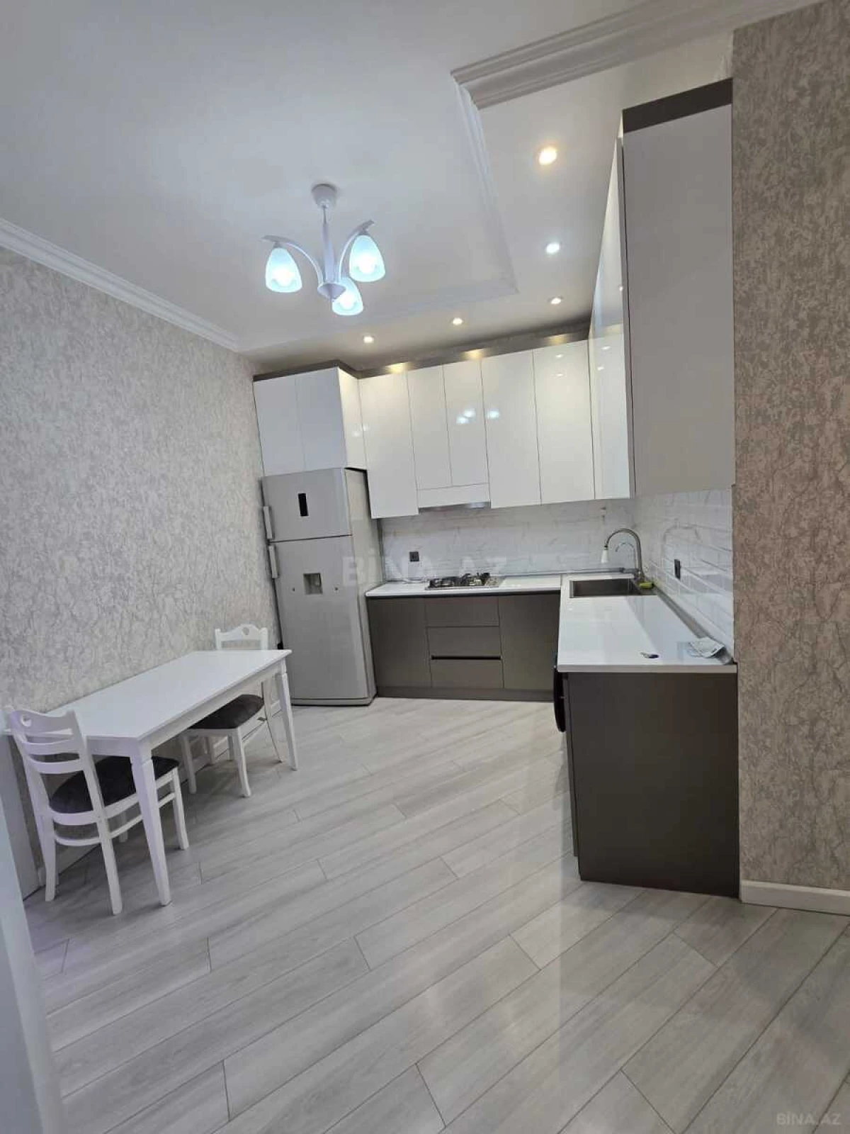 Kirayə verilir 2 otaqlı mənzil 70 m²