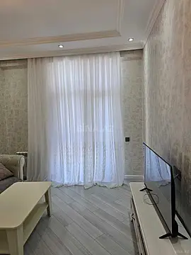 Kirayə verilir 2 otaqlı mənzil 70 m²