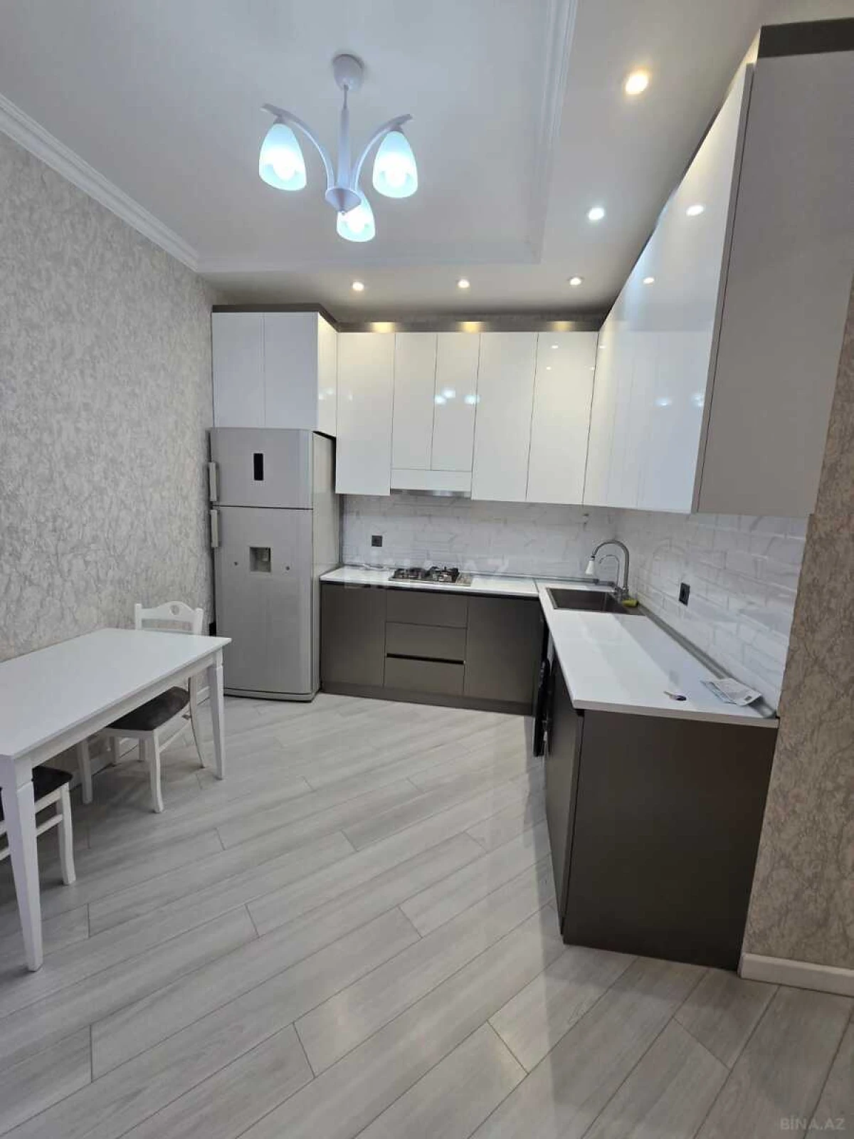 Kirayə verilir 2 otaqlı mənzil 70 m²
