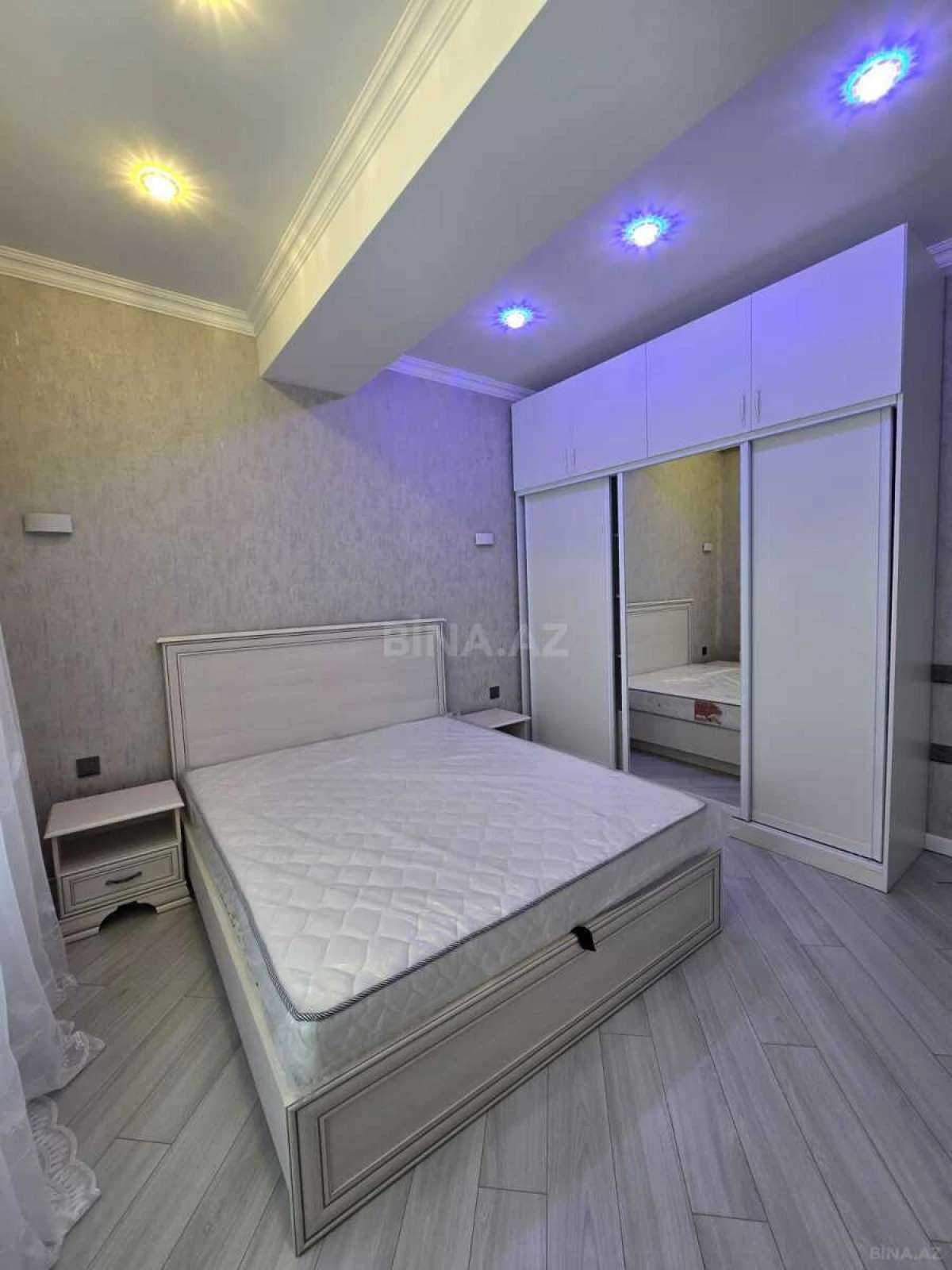 Kirayə verilir 2 otaqlı mənzil 70 m²