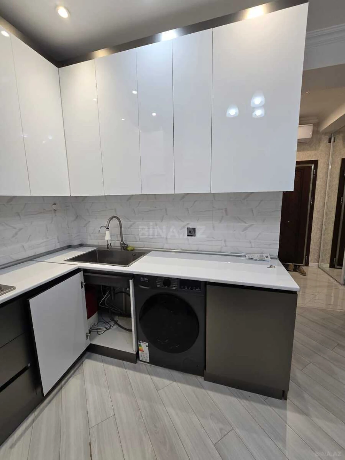 Kirayə verilir 2 otaqlı mənzil 70 m²