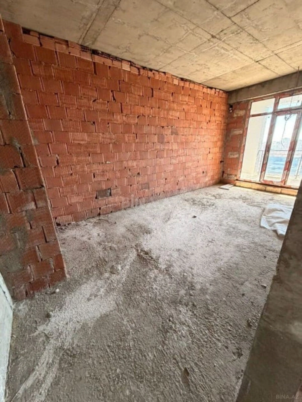 Satılır 3 otaqlı mənzil 110 m²