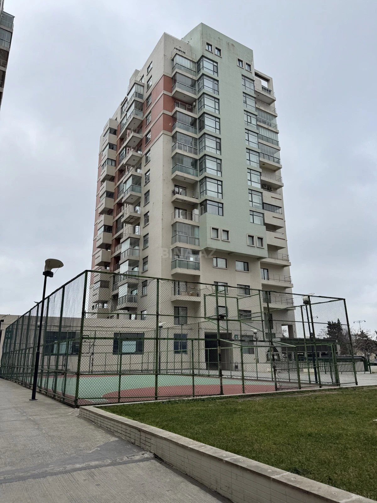 Satılır 3 otaqlı mənzil 110 m²