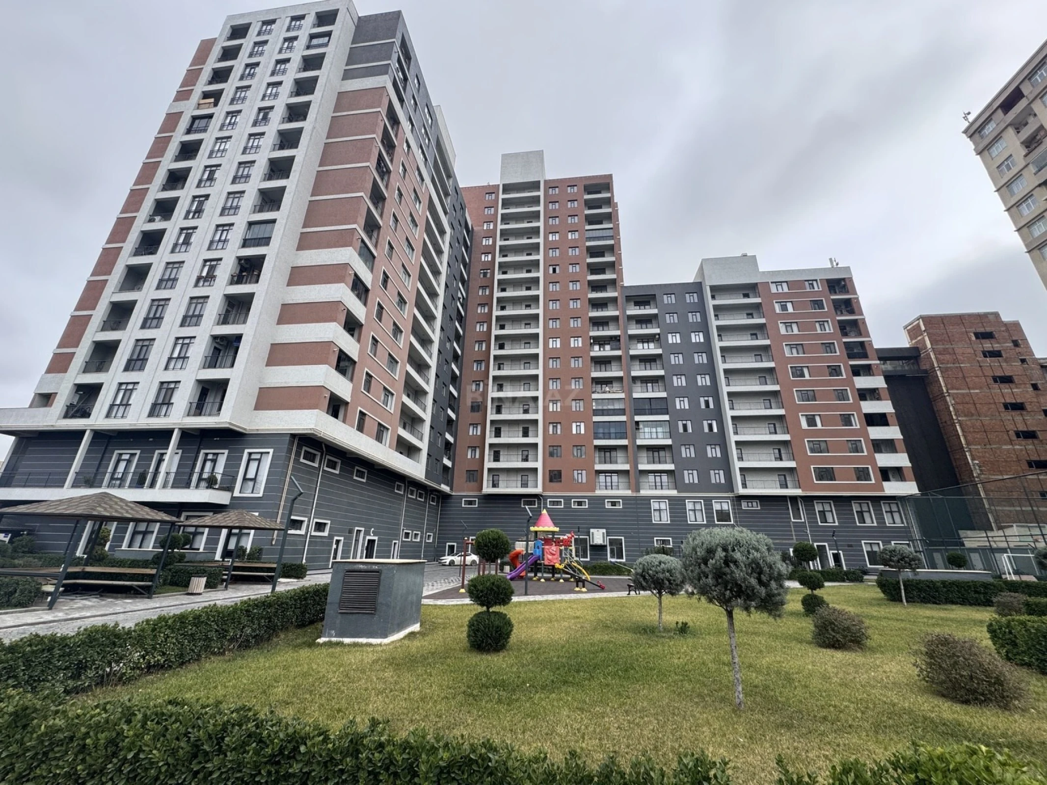 Satılır 3 otaqlı mənzil 110 m²