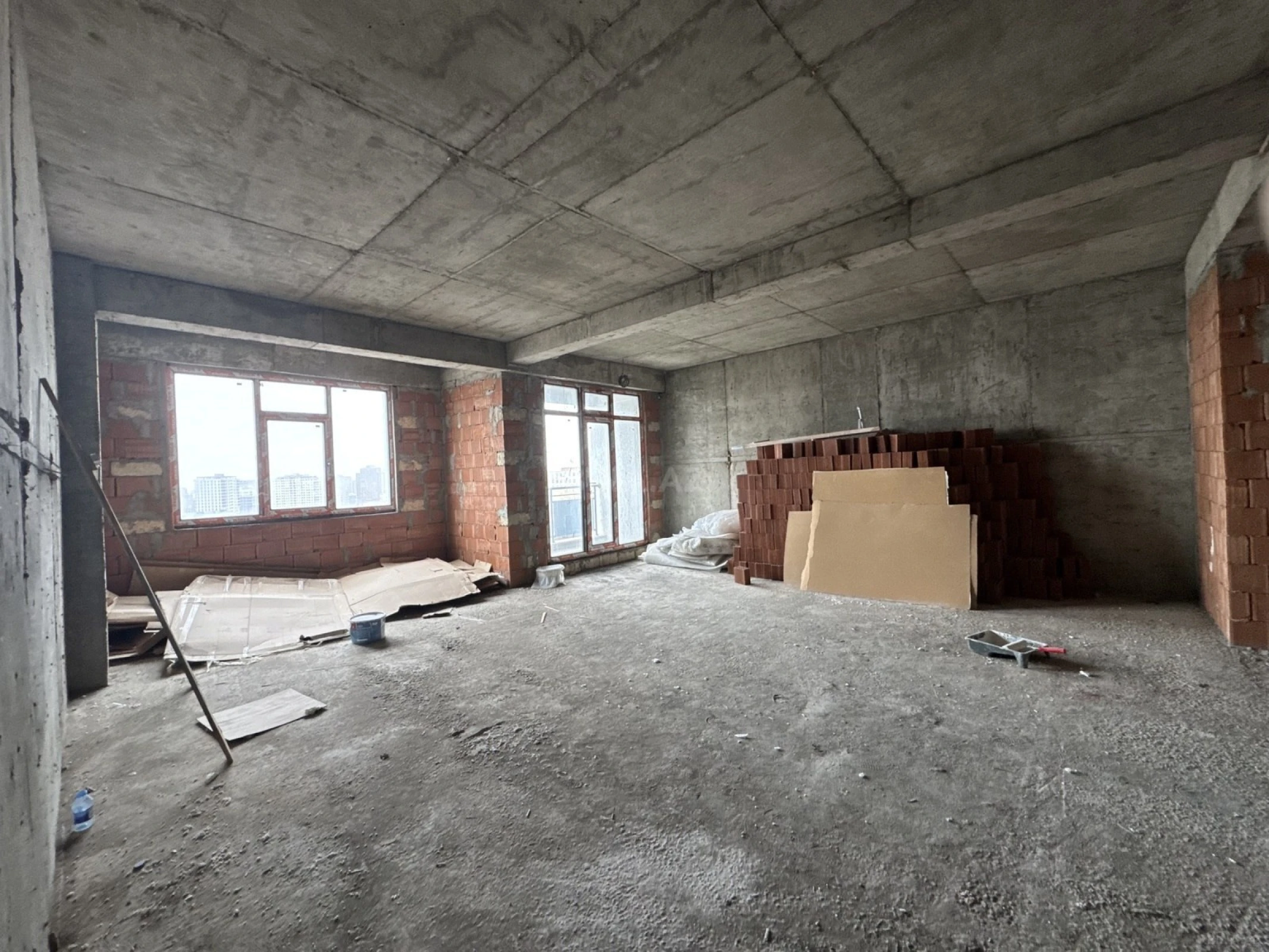 Satılır 3 otaqlı mənzil 110 m²