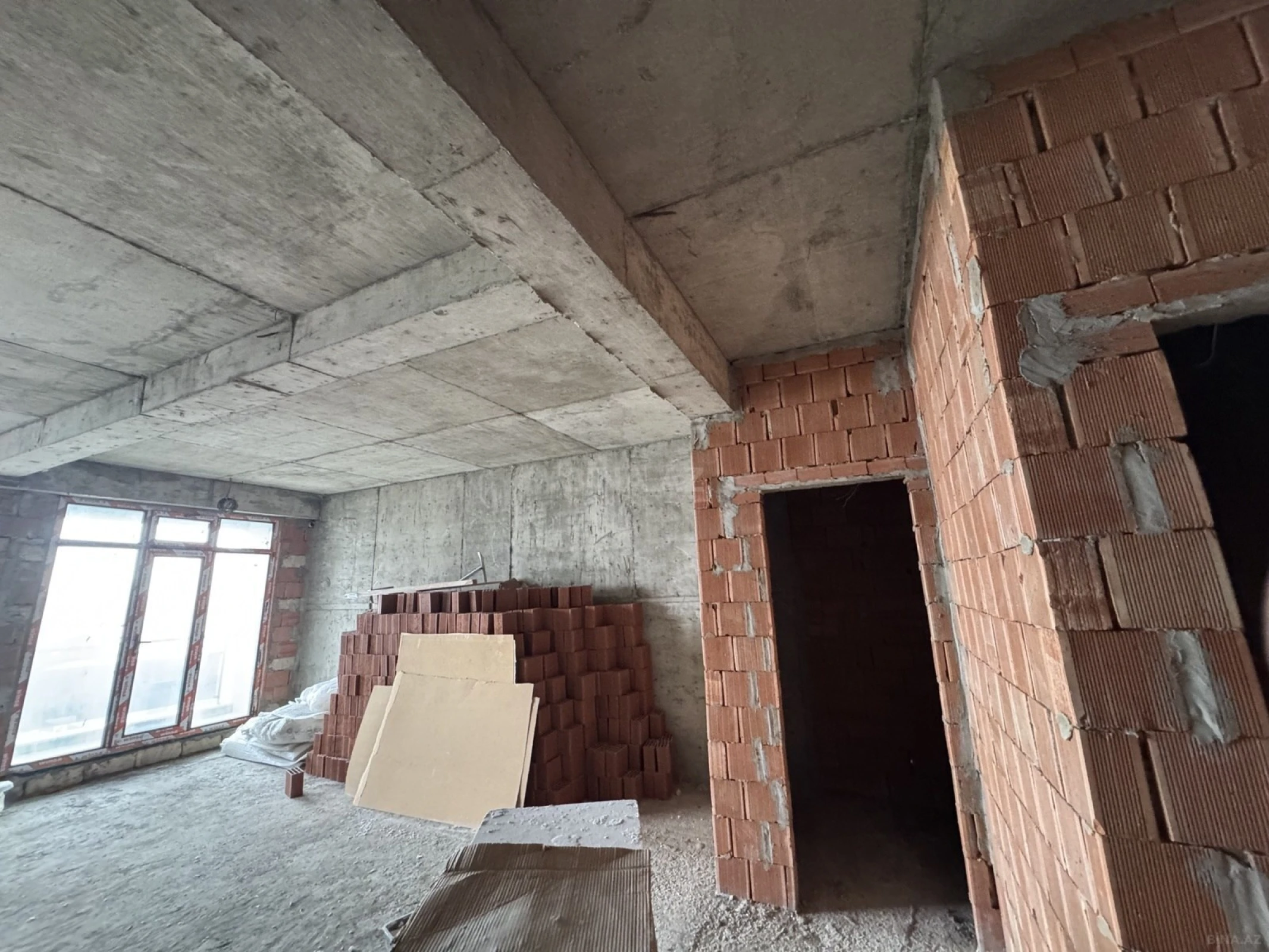 Satılır 3 otaqlı mənzil 110 m²