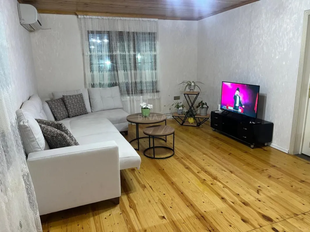 Kirayə verilir 4 otaqlı həyət evi 200 m²
